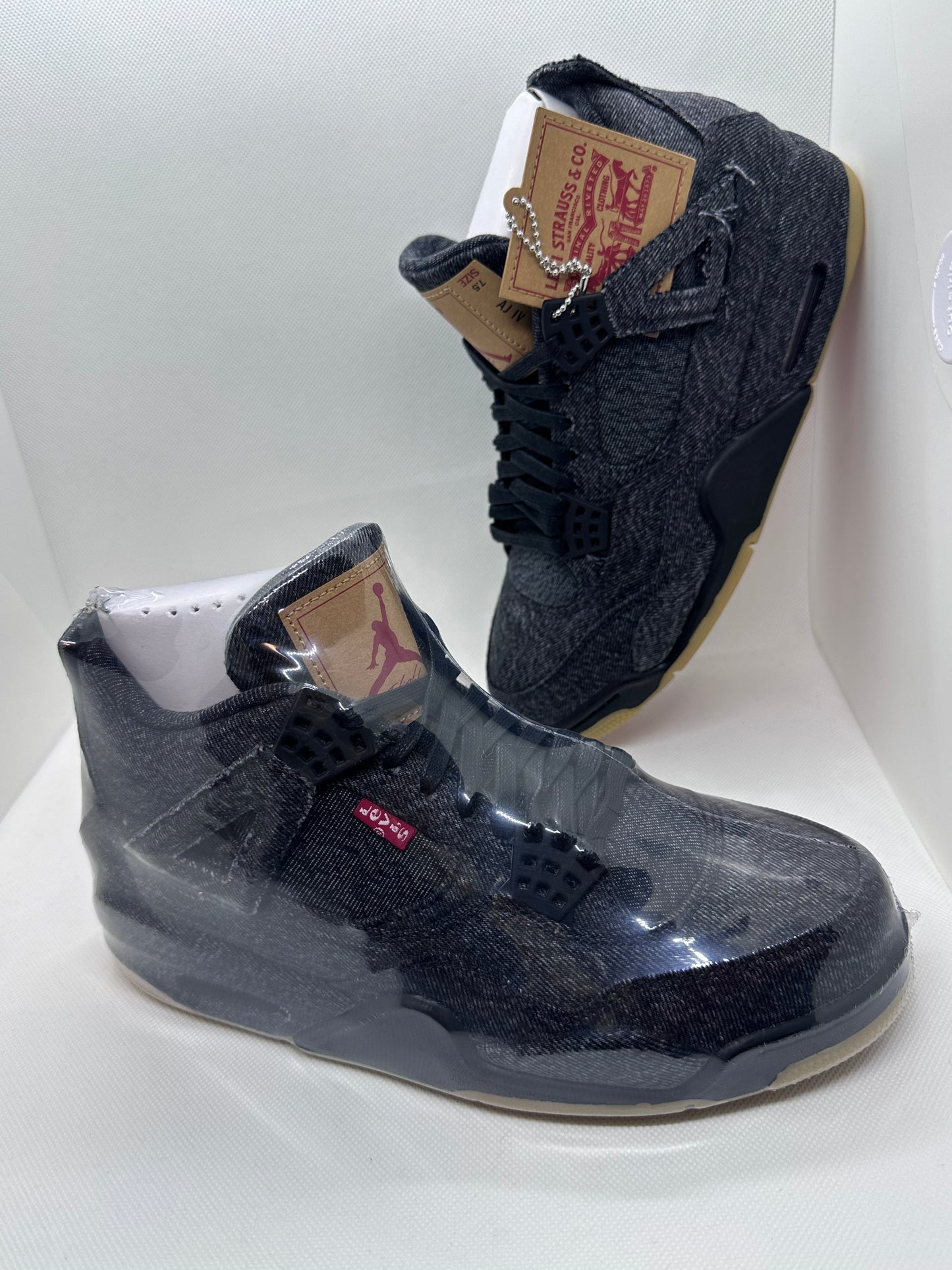 Levi’s x Air Jordan 4 Retro ‘Black Denim’ AO2571-001