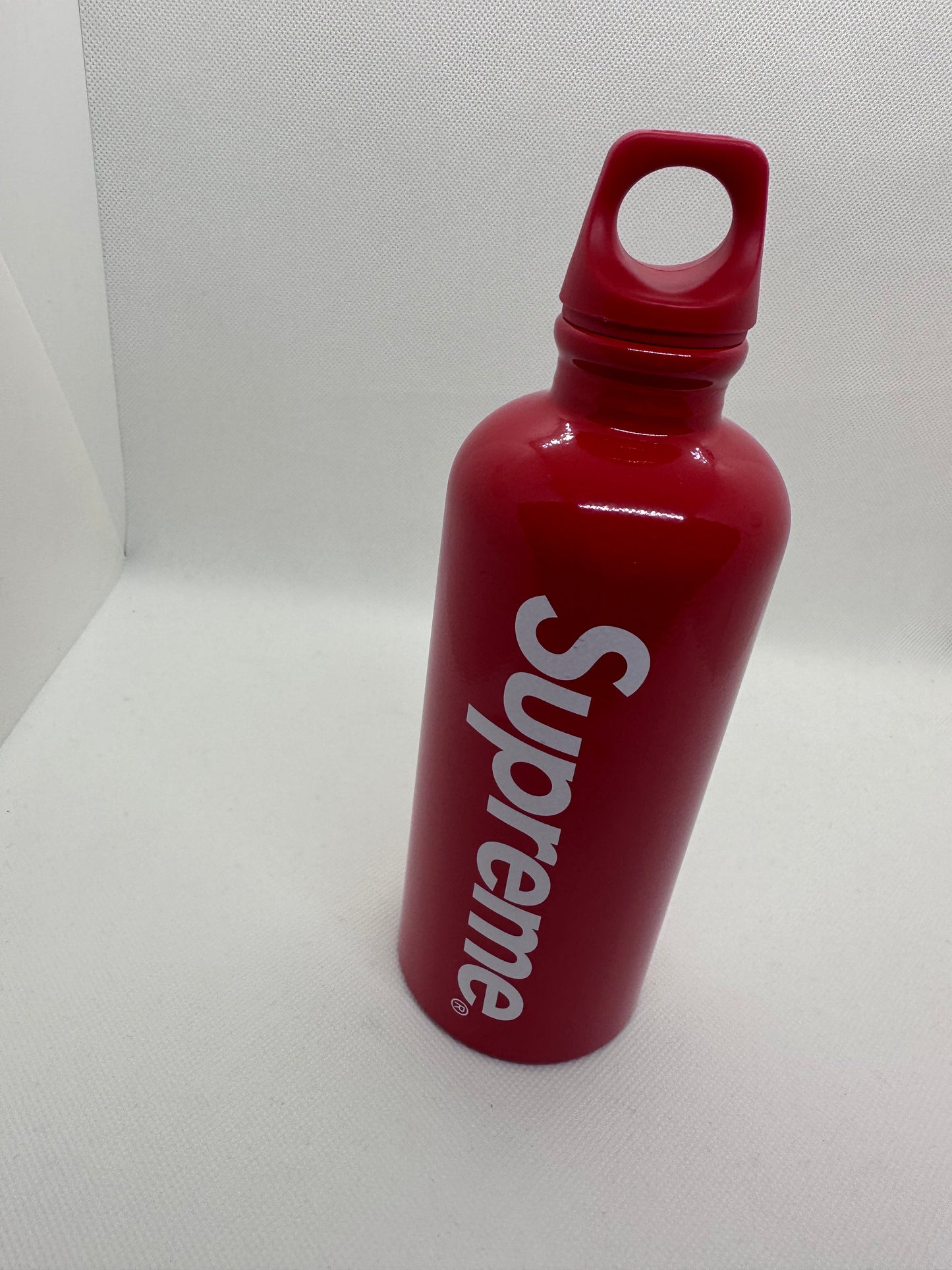 Supreme®/SIGG™ Traveller 0.6L Water Bottle Style: Red Size: OS